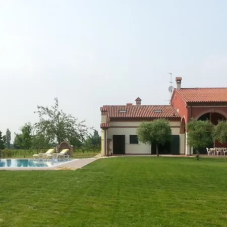 Nyaraló Flora's House