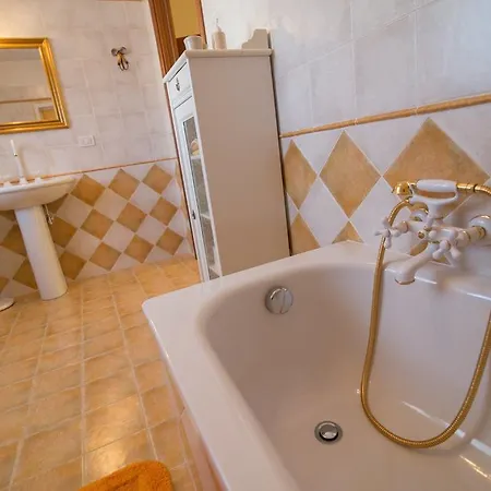 Nyaraló Flora's House